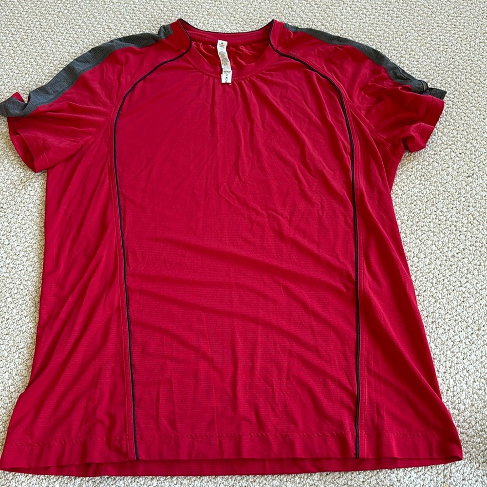 Lululemon men’s athletic shirt